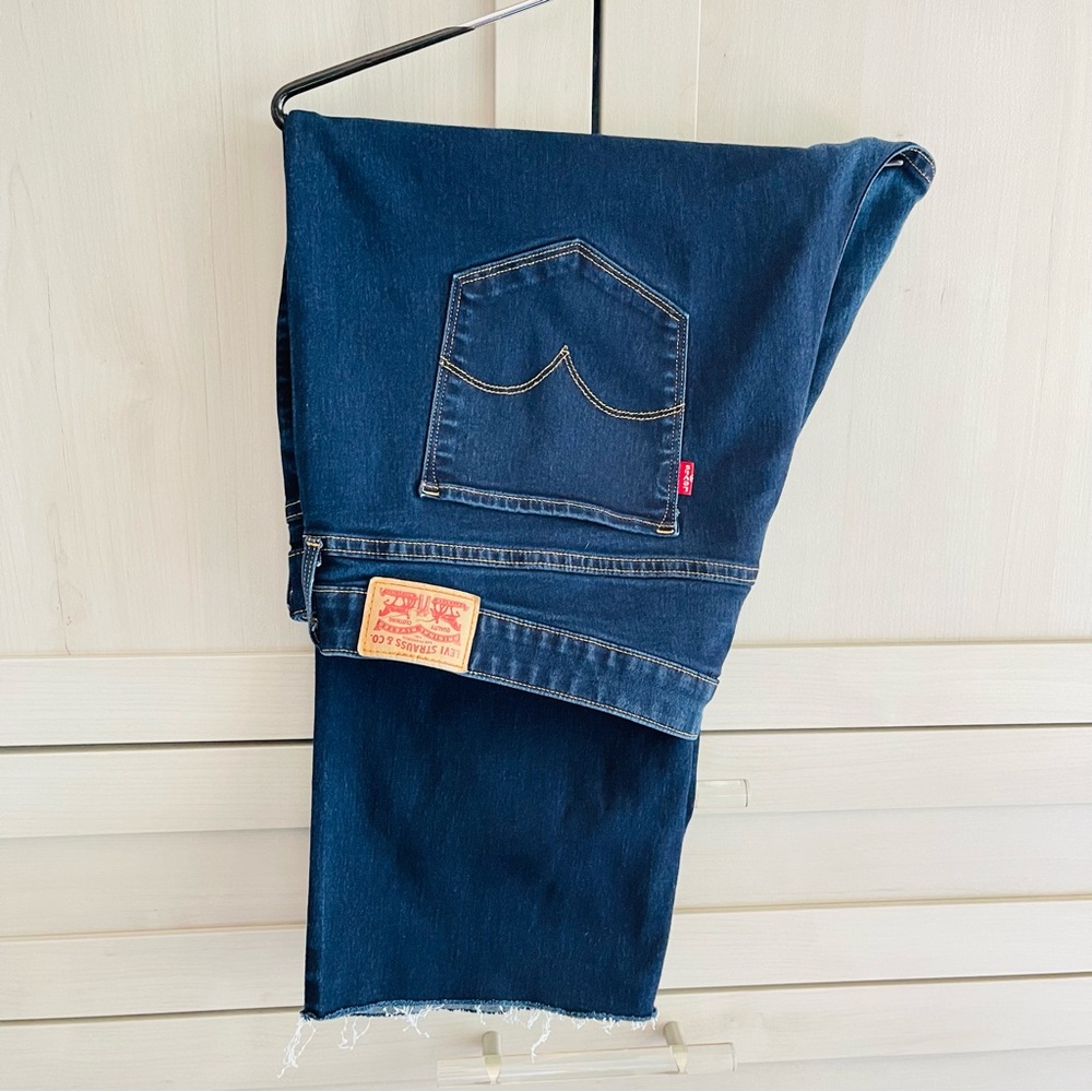 Levi’s Wide Leg Crop Jeans